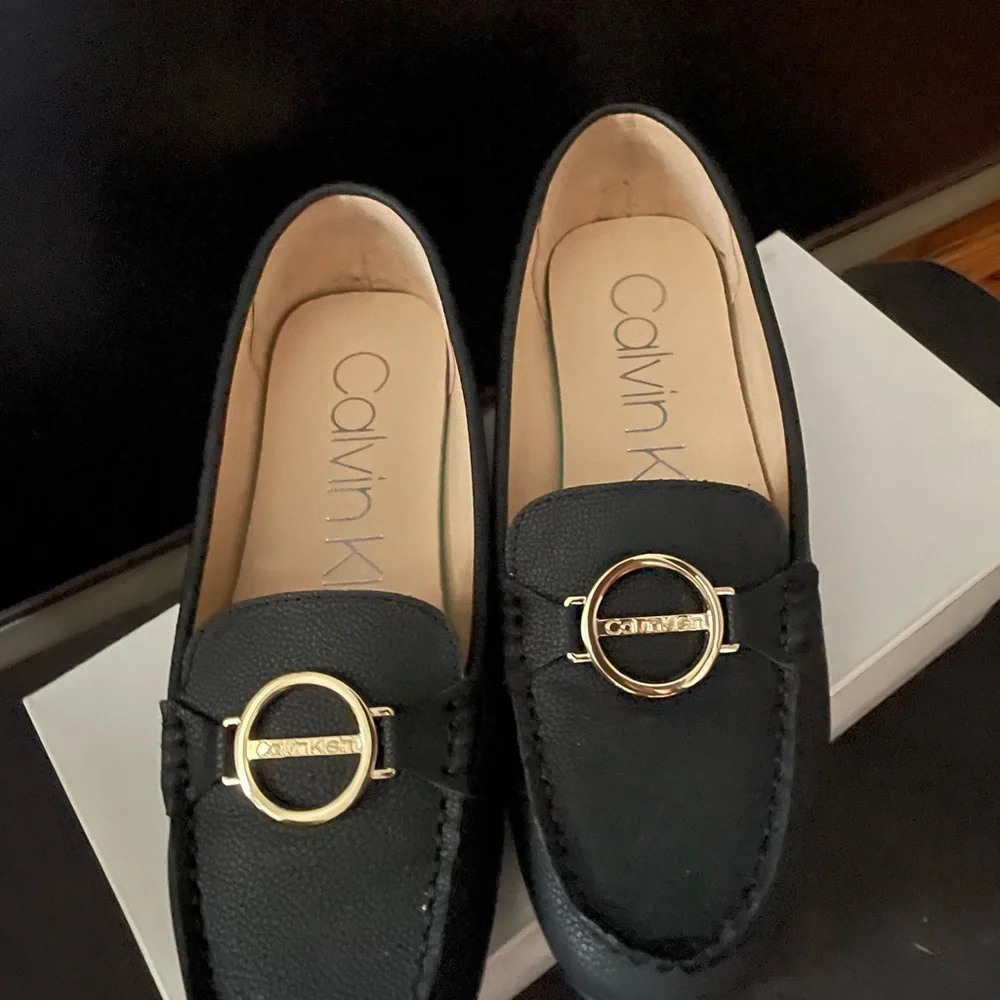 Black and Gold Flats with Elegant Slip-On Design - Picture 2 of 3